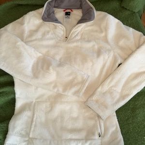 Women’s North Face pullover fleece